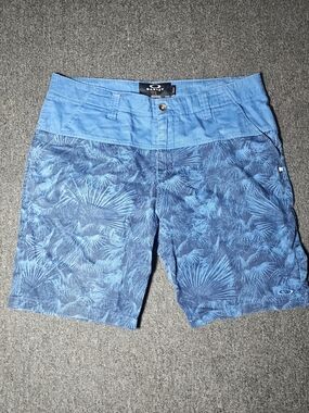 Oakley  Shorts Mens Size 36 Slim Fit Blue Floral Print Outdoor Shorts